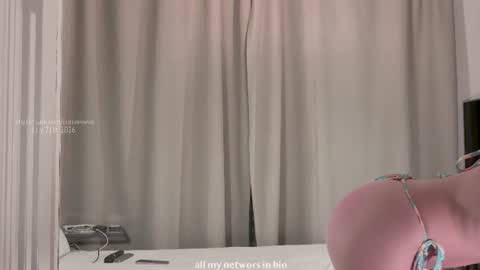 Snapshot of cutieeeeva chatting on 07.21.26 E online show from 07.21.26