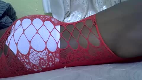 Snapshot of cutiehanish4 chatting on 10.28.25 cutiehanish4 online show from 10.28.25