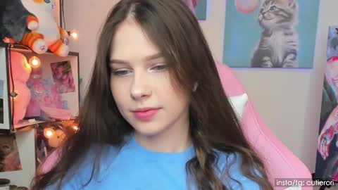 Snapshot of cutierori chatting on 12.13.24 Rori Instagram cutierori online show from 12.13.24