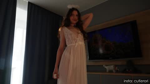 Snapshot of cutierori chatting on 09.18.25 Rori Instagram cutierori online show from 09.18.25