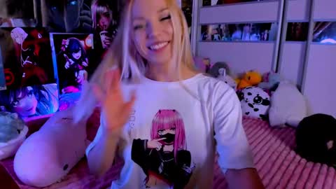 Snapshot of cuttie_ponyy chatting on 12.06.24 Nora online show from 12.06.24