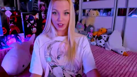 Snapshot of cuttie_ponyy chatting on 12.15.24 Nora online show from 12.15.24