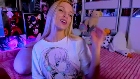 Snapshot of cuttie_ponyy chatting on 12.16.24 Nora online show from 12.16.24