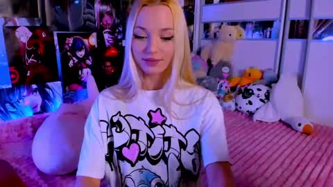 Snapshot of cuttie_ponyy chatting on 12.22.24 Nora online show from 12.22.24