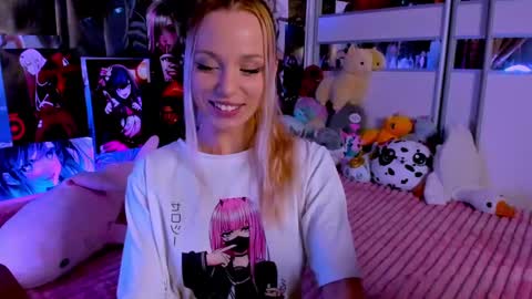 Snapshot of cuttie_ponyy chatting on 01.10.25 Nora online show from 01.10.25