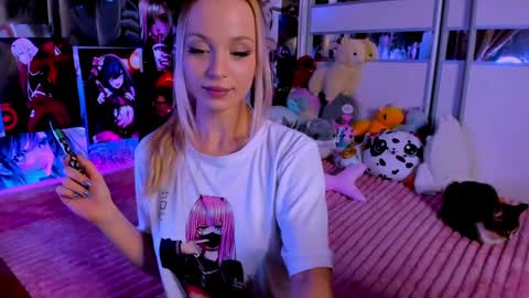 Snapshot of cuttie_ponyy chatting on 01.11.25 Nora online show from 01.11.25