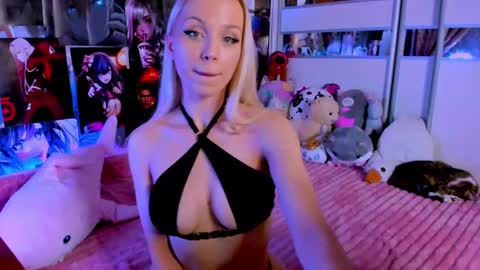 Snapshot of cuttie_ponyy chatting on 01.28.25 Nora online show from 01.28.25