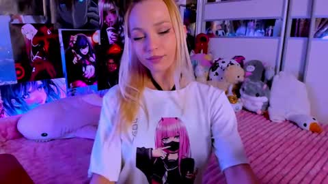 Snapshot of cuttie_ponyy chatting on 02.15.25 Nora online show from 02.15.25