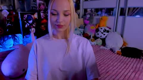 Snapshot of cuttie_ponyy chatting on 09.08.25 Nora online show from 09.08.25