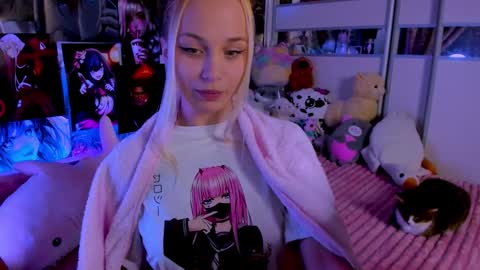 Snapshot of cuttie_ponyy chatting on 09.27.25 Nora online show from 09.27.25