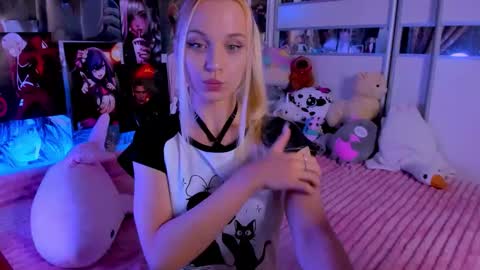 Snapshot of cuttie_ponyy chatting on 10.22.25 Nora online show from 10.22.25