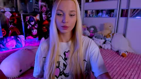 Snapshot of cuttie_ponyy chatting on 10.28.25 Nora online show from 10.28.25