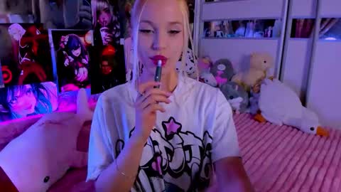 Snapshot of cuttie_ponyy chatting on 12.19.25 Nora online show from 12.19.25