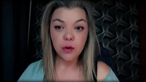 Snapshot of cyberdomme chatting on 01.12.26 Full time mean bitch. online show from 01.12.26