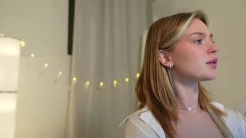 Snapshot of cyberheart_ chatting on 12.02.24 EMILY online show from 12.02.24