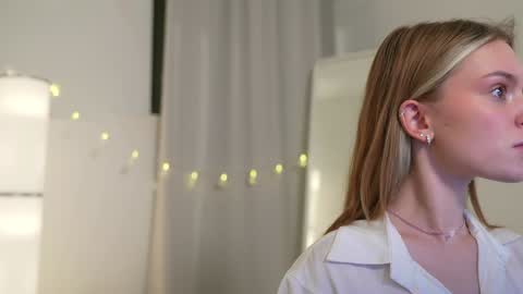 Snapshot of cyberheart_ chatting on 12.02.24 EMILY online show from 12.02.24