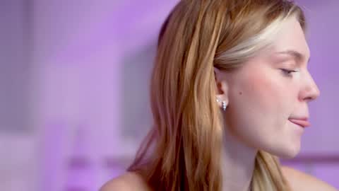 Snapshot of cyberheart_ chatting on 12.03.24 EMILY online show from 12.03.24