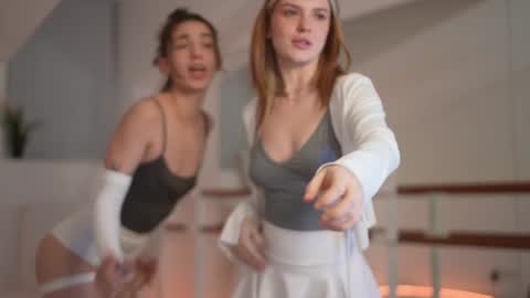 Snapshot of cyberheart_ chatting on 12.04.24 EMILY online show from 12.04.24