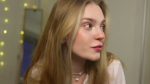 Snapshot of cyberheart_ chatting on 01.22.25 EMILY online show from 01.22.25