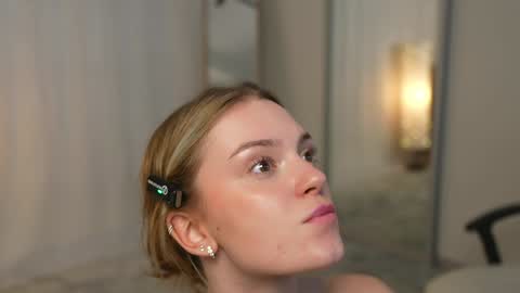 Snapshot of cyberheart_ chatting on 02.05.25 EMILY online show from 02.05.25