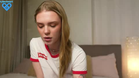 Snapshot of cyberheart_ chatting on 02.07.25 EMILY online show from 02.07.25