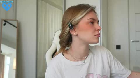 Snapshot of cyberheart_ chatting on 02.12.25 EMILY online show from 02.12.25