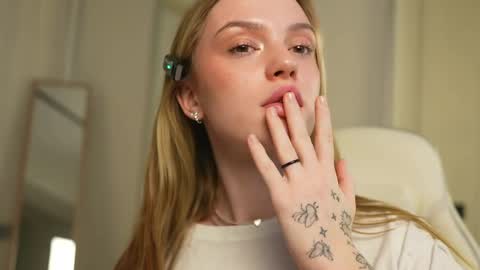 Snapshot of cyberheart_ chatting on 02.27.25 EMILY online show from 02.27.25