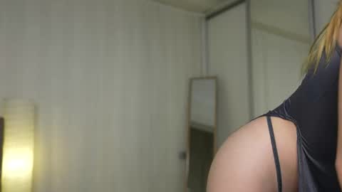 Snapshot of cyberheart_ chatting on 09.22.25 EMILY online show from 09.22.25