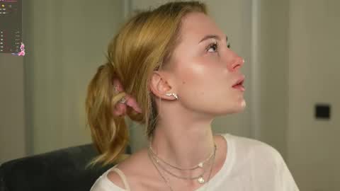 Snapshot of cyberheart_ chatting on 11.14.25 EMILY online show from 11.14.25