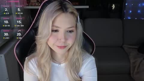 Snapshot of cybersmiling chatting on 01.19.25 Jane online show from 01.19.25