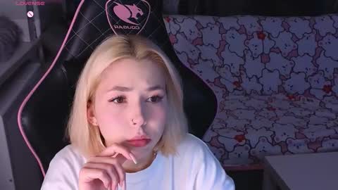 Snapshot of cybersmiling chatting on 09.08.25 Jane online show from 09.08.25