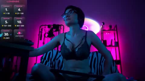 Lily Goddess online show from 12.04.25