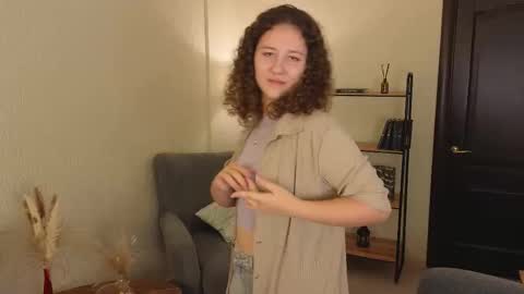 Lola online show from 10.18.25