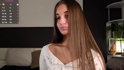 Isabella online show from 01.17.25