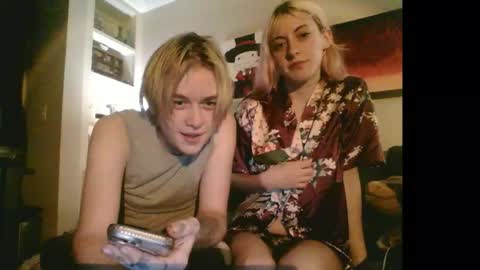 Snapshot of d_and_dean chatting on 12.16.25 d_and_dean online show from 12.16.25