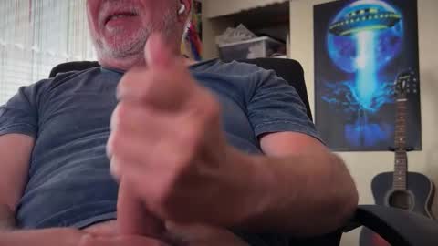 Snapshot of dadbate23 chatting on 04.05.26 dadbate23 online show from 04.05.26
