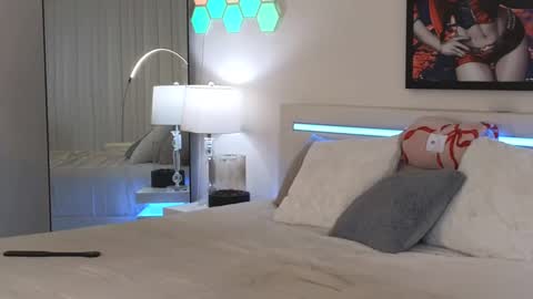 Sabrinna Bae online show from 12.22.24