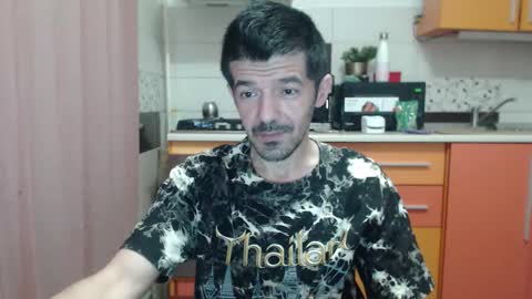 Snapshot of daddynextdoor86 chatting on 12.18.25 daddynextdoor86 online show from 12.18.25