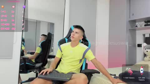 Snapshot of daddyrich4u chatting on 11.27.25 daddyrich4u online show from 11.27.25