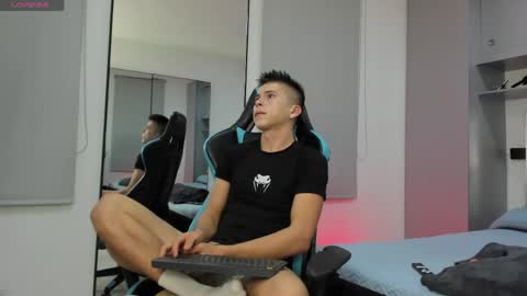 Snapshot of daddyrich4u chatting on 04.27.26 daddyrich4u online show from 04.27.26