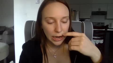 Snapshot of daddysssgoodgirl chatting on 03.11.25 daddys good girl online show from 03.11.25