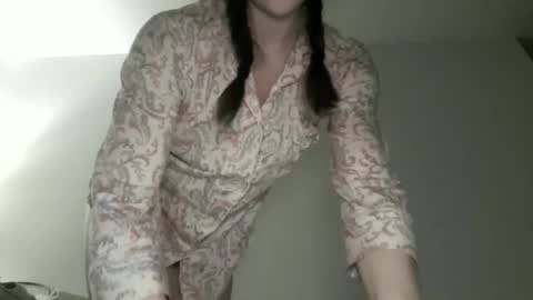 Snapshot of daddysssgoodgirl chatting on 10.19.25 daddys good girl online show from 10.19.25