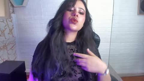 Snapshot of dafne_cleo chatting on 09.18.25 Dafne online show from 09.18.25