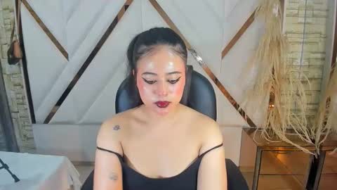 Snapshot of dafne_cleo chatting on 10.17.25 Dafne online show from 10.17.25