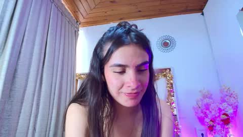 Snapshot of dafne_quenn chatting on 12.20.25 dafne_quenn online show from 12.20.25
