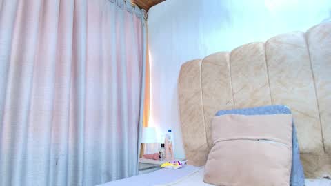 Snapshot of dafne_quenn chatting on 02.23.26 dafne_quenn online show from 02.23.26