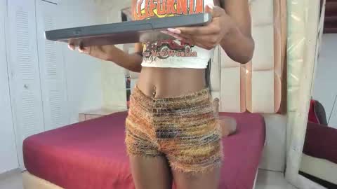 Snapshot of dafnee_adams chatting on 10.20.25 Dafnee online show from 10.20.25