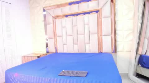 Snapshot of dafnee_adams chatting on 10.26.25 Dafnee online show from 10.26.25