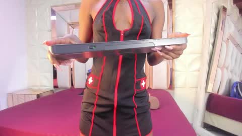 Snapshot of dafnee_adams chatting on 10.27.25 Dafnee online show from 10.27.25