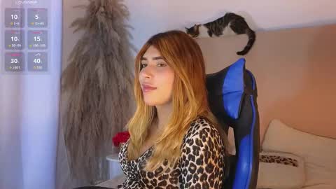 Snapshot of dahiana_prenss chatting on 11.25.25 Dahiana online show from 11.25.25